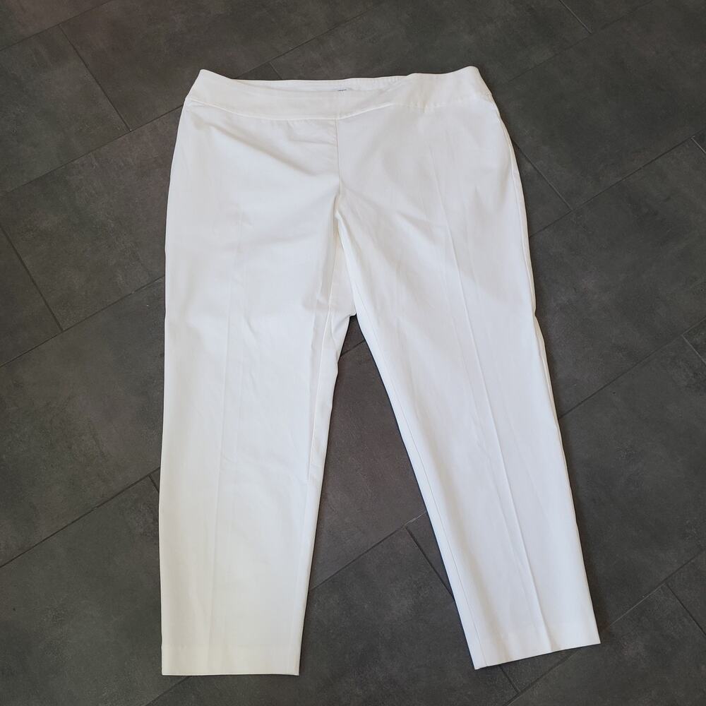Curvy Crown & Ivy Bi Stretch Pull On White Cropped Capri Pants Womens Size 24 W